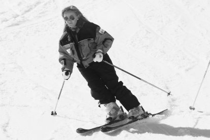 La nieve era uno de los deportes favoritos de Isabel Carrasco, deporte que también fomentó como presidenta de la Diputación. En la imagen, en Leitariegos.