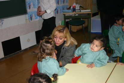 En una de las ludotecas auspiciadas por la Diputación durante su presidencia. 