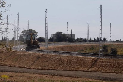 Traza del ferrocarril que enfoca el tramo de acceso definido a la factoría de Coated Solutions León. RAMIRO