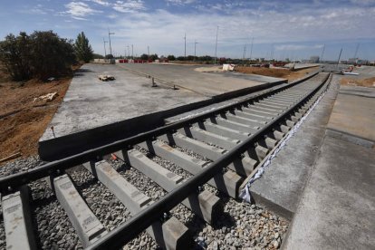 Traza del ferrocarril que enfoca el tramo de acceso definido a la factoría de Coated Solutions León. RAMIRO