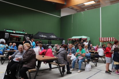 El acto contó con mucho público y muchas degustaciones de productos.