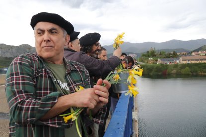 Concentración con capilotes en Riaño.