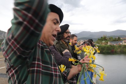Concentración con capilotes en Riaño.