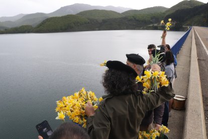 Concentración con capilotes en Riaño.