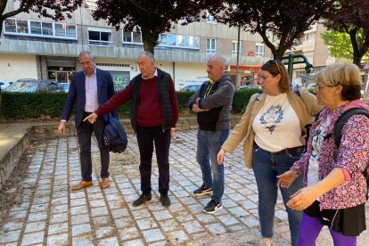 Estado de las obras en el parque de San Mamés, que han visitado los concejales de UPL