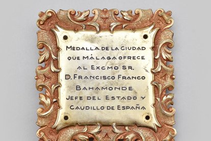La familia Franco subasta en una casa canadiense varios de los objetos que pertenecieron al dictador. En la misma plataforma se pueden adquirir otras piezas históricas del fascismo italiano y el nazismo alemán, dos de los periodos más negros de la historia