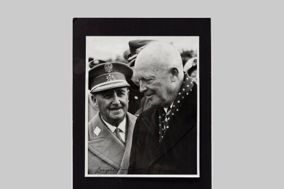 La familia Franco subasta en una casa canadiense varios de los objetos que pertenecieron al dictador. En la misma plataforma se pueden adquirir otras piezas históricas del fascismo italiano y el nazismo alemán, dos de los periodos más negros de la historia