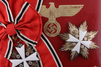 La familia Franco subasta en una casa canadiense varios de los objetos que pertenecieron al dictador. En la misma plataforma se pueden adquirir otras piezas históricas del fascismo italiano y el nazismo alemán, dos de los periodos más negros de la historia