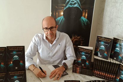 Javier Pérez Fernández se abre paso en el mundillo literario leonés. DL