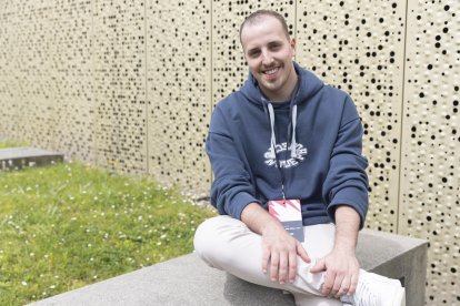 El pastelero de los hermanos Roca, Francisco Misut, posa en San Sebastián durante una entrevista con EFE. Francisco Misut, la influyente del vino Marta Clot y el creador de las hamburgueserías The Hype Juan Beltrán, tres de los nombres incluidos en el listado '100 Jóvenes Talentos' del Basque Culinary Center, exponen a EFE sus proyectos, que reflejan los nuevos perfiles profesionales que renuevan y revolucionan la gastronomía. EFE/Juan Herrero