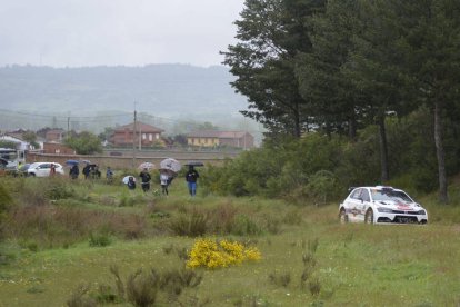 La segunda jornada de la prueba se disputó en siete tramos cargados de emoción en los que los pilotos demostraron su pericia y buen hacer la volante.