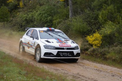 La segunda jornada de la prueba se disputó en siete tramos cargados de emoción en los que los pilotos demostraron su pericia y buen hacer la volante.
