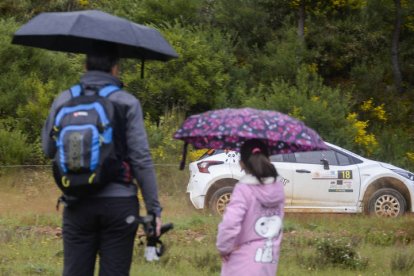La segunda jornada de la prueba se disputó en siete tramos cargados de emoción en los que los pilotos demostraron su pericia y buen hacer la volante.