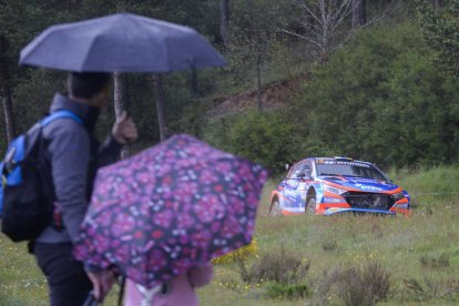 La segunda jornada de la prueba se disputó en siete tramos cargados de emoción en los que los pilotos demostraron su pericia y buen hacer la volante.
