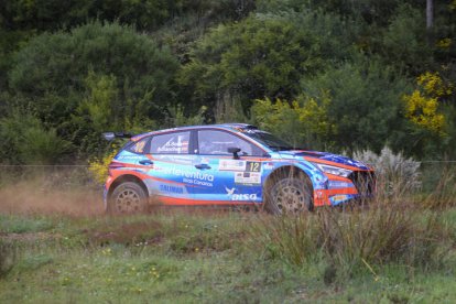 La segunda jornada de la prueba se disputó en siete tramos cargados de emoción en los que los pilotos demostraron su pericia y buen hacer la volante.
