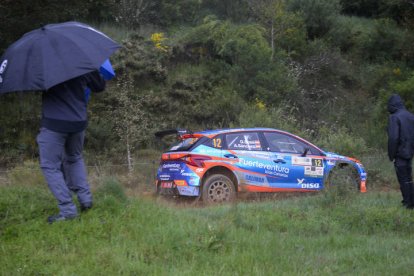 La segunda jornada de la prueba se disputó en siete tramos cargados de emoción en los que los pilotos demostraron su pericia y buen hacer la volante.