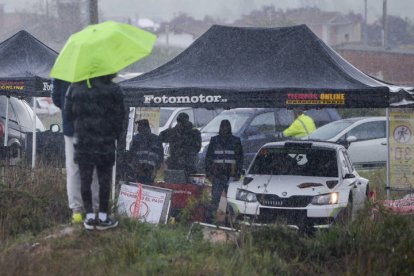 La segunda jornada de la prueba se disputó en siete tramos cargados de emoción en los que los pilotos demostraron su pericia y buen hacer la volante.