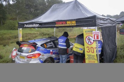 La segunda jornada de la prueba se disputó en siete tramos cargados de emoción en los que los pilotos demostraron su pericia y buen hacer la volante.