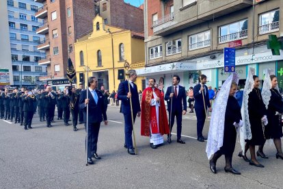 Salida de la procesión de la Virgen de la Alegría. 