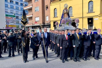 Salida de la procesión de la Virgen de la Alegría.