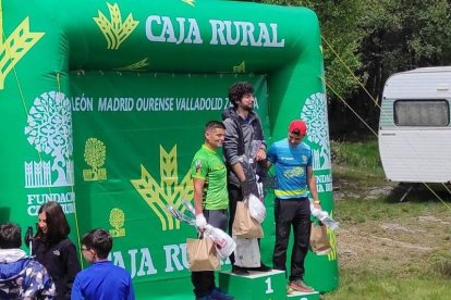 Podio masculino de la carrera. RAÚL GONZÁLEZ