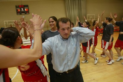 Acis Mercaleón logró la gesta de subir a la máxima categoría del baloncesto femenino nacional el 23 de mayo de 2004. Venció al favorito Sõller (54-64) en la cancha mallorquina tras un encuentro perfecto.