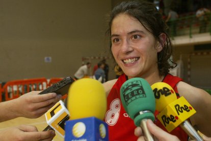 Acis Mercaleón logró la gesta de subir a la máxima categoría del baloncesto femenino nacional el 23 de mayo de 2004. Venció al favorito Sõller (54-64) en la cancha mallorquina tras un encuentro perfecto.
