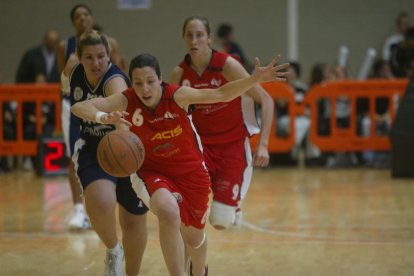 Acis Mercaleón logró la gesta de subir a la máxima categoría del baloncesto femenino nacional el 23 de mayo de 2004. Venció al favorito Sõller (54-64) en la cancha mallorquina tras un encuentro perfecto.