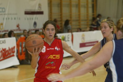 Acis Mercaleón logró la gesta de subir a la máxima categoría del baloncesto femenino nacional el 23 de mayo de 2004. Venció al favorito Sõller (54-64) en la cancha mallorquina tras un encuentro perfecto.