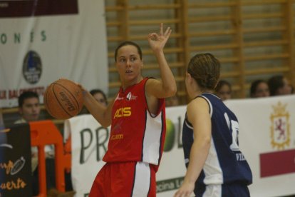 Acis Mercaleón logró la gesta de subir a la máxima categoría del baloncesto femenino nacional el 23 de mayo de 2004. Venció al favorito Sõller (54-64) en la cancha mallorquina tras un encuentro perfecto.
