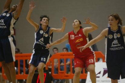 Acis Mercaleón logró la gesta de subir a la máxima categoría del baloncesto femenino nacional el 23 de mayo de 2004. Venció al favorito Sõller (54-64) en la cancha mallorquina tras un encuentro perfecto.