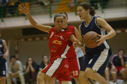 Acis Mercaleón logró la gesta de subir a la máxima categoría del baloncesto femenino nacional el 23 de mayo de 2004. Venció al favorito Sõller (54-64) en la cancha mallorquina tras un encuentro perfecto.