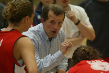 Acis Mercaleón logró la gesta de subir a la máxima categoría del baloncesto femenino nacional el 23 de mayo de 2004. Venció al favorito Sõller (54-64) en la cancha mallorquina tras un encuentro perfecto.