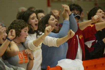 Acis Mercaleón logró la gesta de subir a la máxima categoría del baloncesto femenino nacional el 23 de mayo de 2004. Venció al favorito Sõller (54-64) en la cancha mallorquina tras un encuentro perfecto.