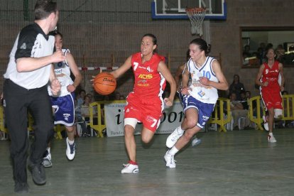 Acis Mercaleón logró la gesta de subir a la máxima categoría del baloncesto femenino nacional el 23 de mayo de 2004. Venció al favorito Sõller (54-64) en la cancha mallorquina tras un encuentro perfecto.