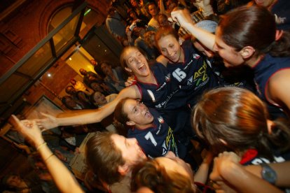 Acis Mercaleón logró la gesta de subir a la máxima categoría del baloncesto femenino nacional el 23 de mayo de 2004. Venció al favorito Sõller (54-64) en la cancha mallorquina tras un encuentro perfecto.