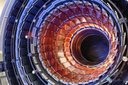 Vista de la primera mitad del 'tracker' del detector CMS del CERN.