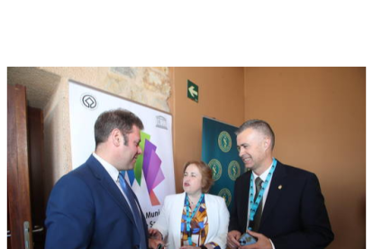 Iván Alonso con la vicepresidenta de Triacastela, Olga Iglesias.