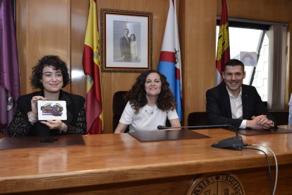 Mantenedora, alcaldesa y concejal.