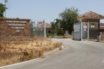 Entrada al Centro Penitenciario de Mujeres de Alcalá de Guadaíra (Sevilla). EFE/José Manuel Vidal