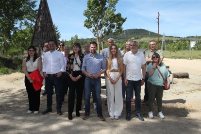 Luis Tudanca hace campaña en el Anillo Verde de Ponferrada.