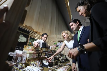 Lidia Coca, con el consejero y Silvia Franco.