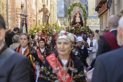A Cardenal Landázuri se le puso cara de alfombra roja para recibir el cortejo de las grandes estrellas del Corpus.
