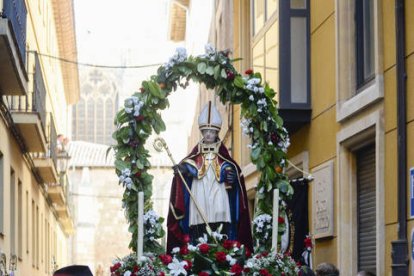 A Cardenal Landázuri se le puso cara de alfombra roja para recibir el cortejo de las grandes estrellas del Corpus.