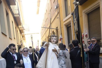A Cardenal Landázuri se le puso cara de alfombra roja para recibir el cortejo de las grandes estrellas del Corpus.