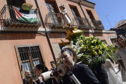 A Cardenal Landázuri se le puso cara de alfombra roja para recibir el cortejo de las grandes estrellas del Corpus.