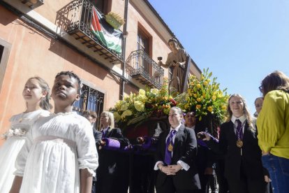A Cardenal Landázuri se le puso cara de alfombra roja para recibir el cortejo de las grandes estrellas del Corpus.