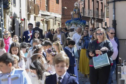 A Cardenal Landázuri se le puso cara de alfombra roja para recibir el cortejo de las grandes estrellas del Corpus.