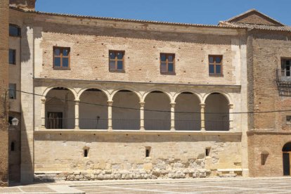 Fachada principal del Palacio de Grajal de Campos. GFREIHALTER