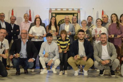 Foto de familia de los premiados.